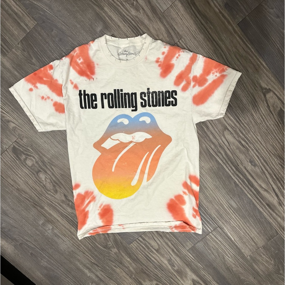 distressed tee